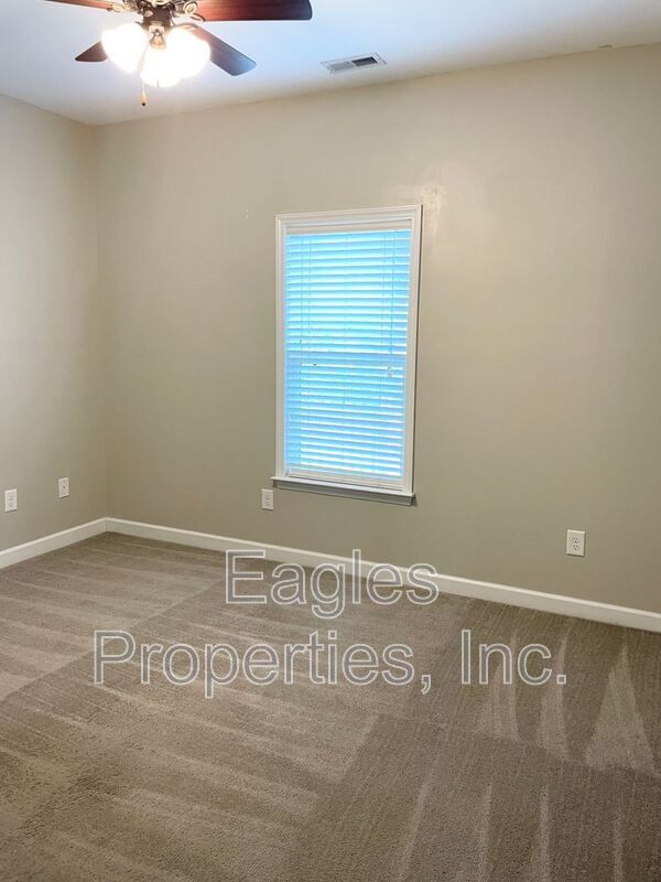 Building Photo - 117 Kenison Way