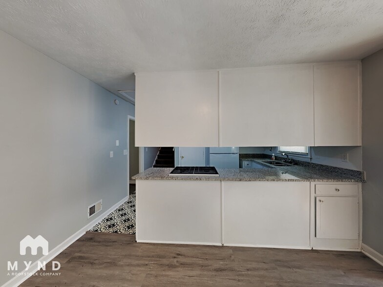 Building Photo - 1836 Hillsway SW