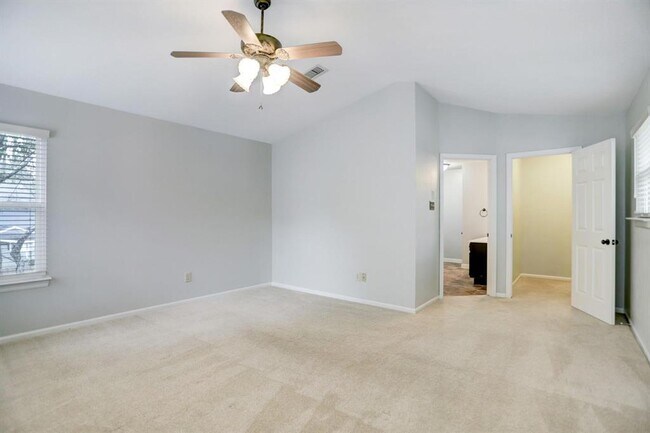 Building Photo - 2 Firewillow Pl