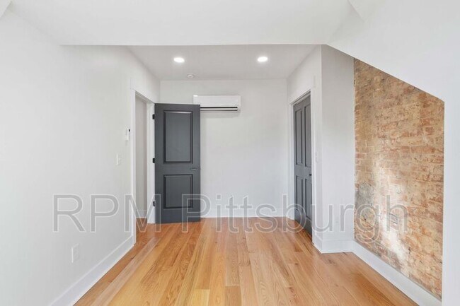 Building Photo - 161 Morewood Ave