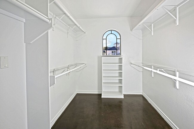 Building Photo - 2223 Sun Chase Blvd