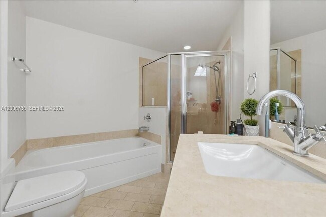 Building Photo - 1111 SW 1st Ave