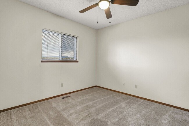 Building Photo - 6376 Chantilly Pl