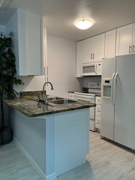 Building Photo - 2020 Lee Dr