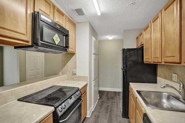 Building Photo - 2301 N Congress Ave