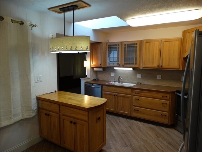 Building Photo - 146 Cutler Ave