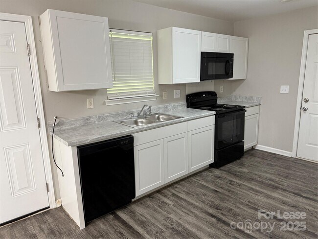 Building Photo - 635 Wilderness Trail Dr