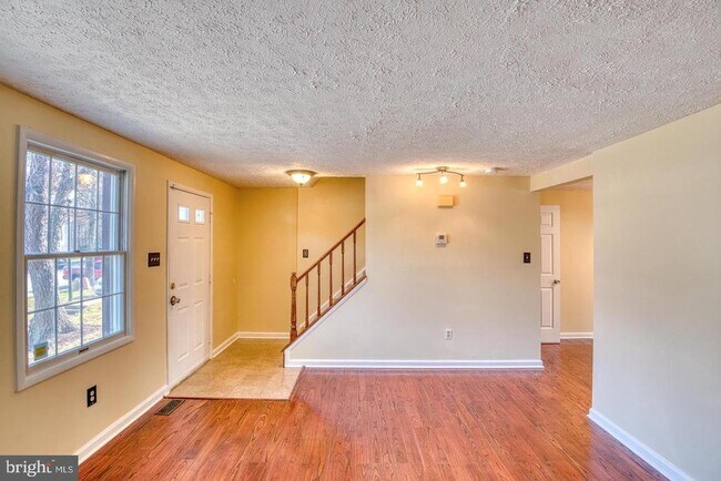Building Photo - 9220 Pinenut Ct
