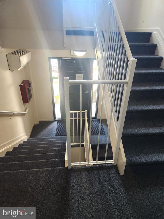 Building Photo - 13 Locust Path Ct