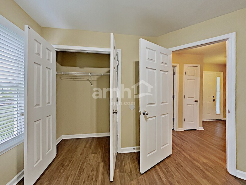 Building Photo - 1262 Lasalle Dr