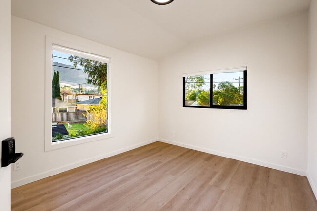 Building Photo - 152 Cuesta Dr