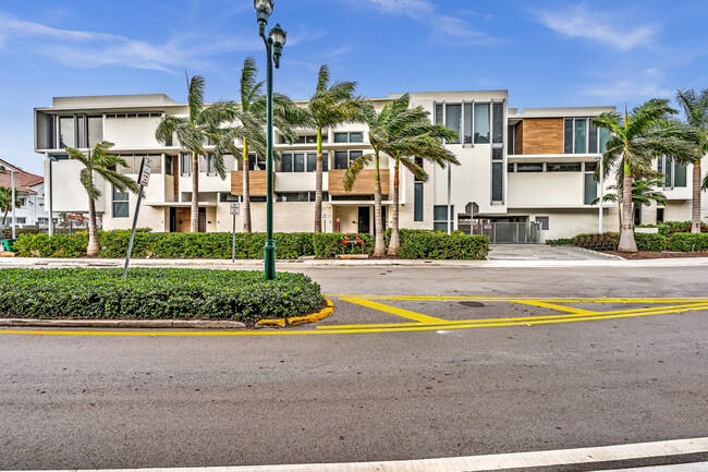 Building Photo - 3750 Yacht Club Dr