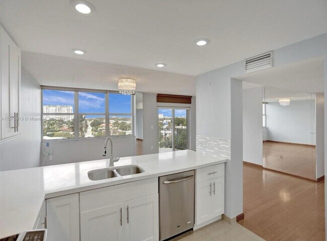 Building Photo - 11930 N Bayshore Dr