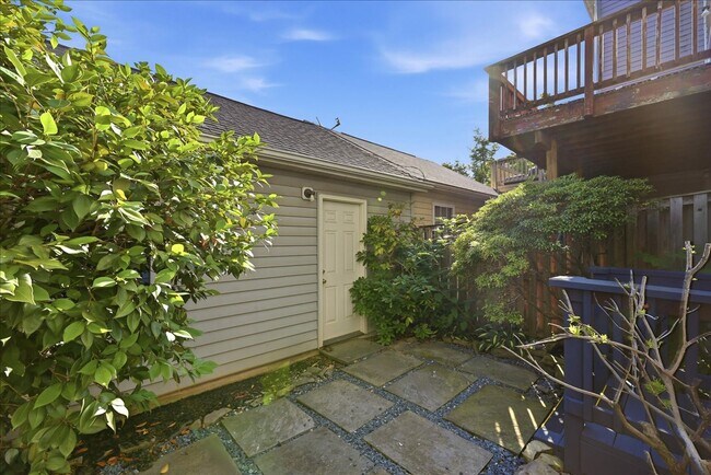 Building Photo - 46030 Bayswater Terrace