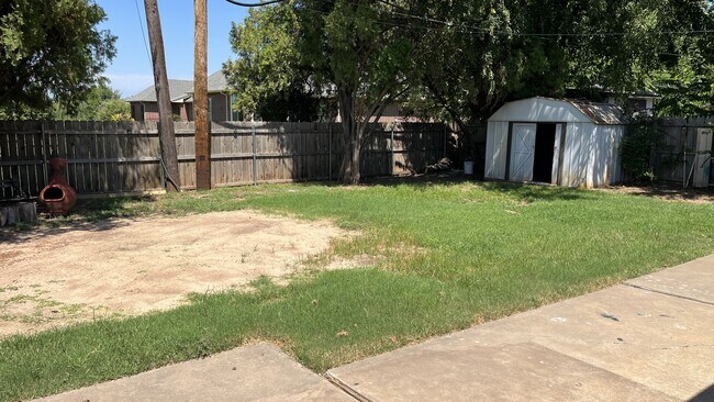Building Photo - 2153 Huntleigh Dr