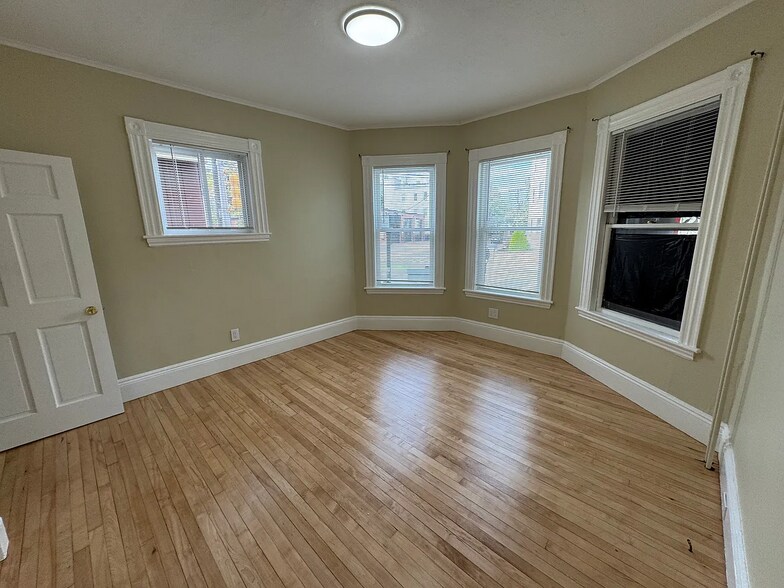 Building Photo - 368 Washington St