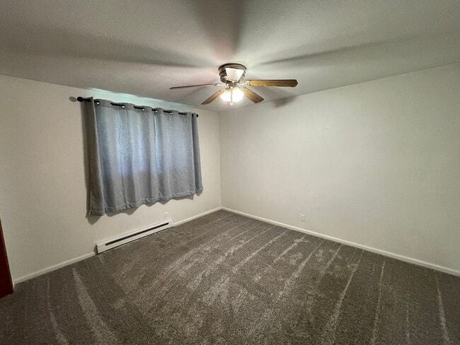 Building Photo - Pet Friendly 3 Bedroom with Spacious Yard!