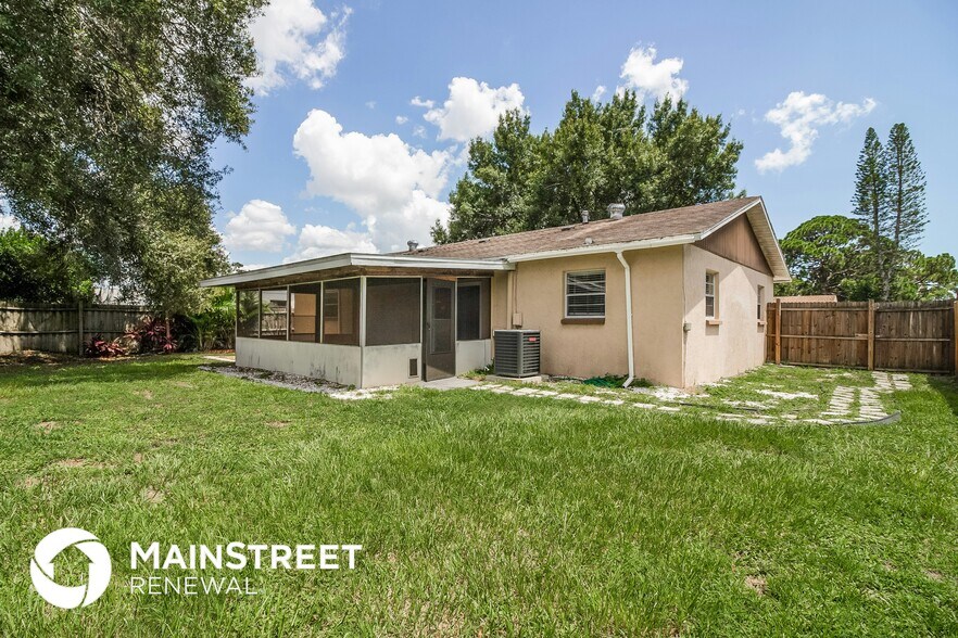 Building Photo - 515 65th Ave Dr W