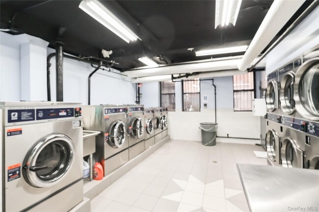 Building Photo - 148-09 Northern Blvd