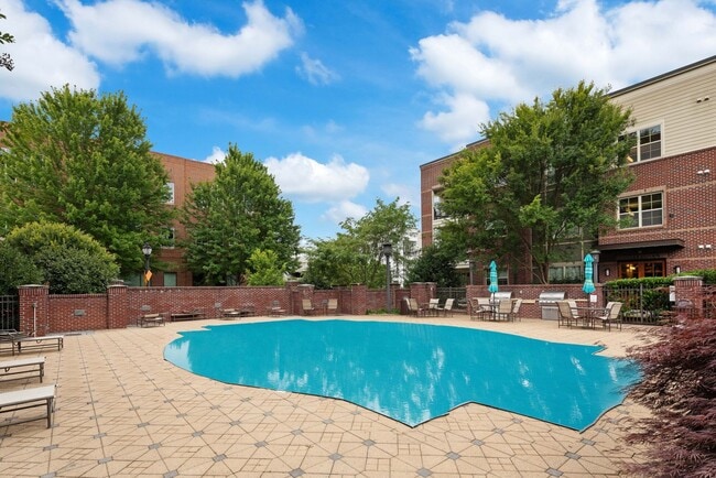 Building Photo - Biltmore Park Townhouse
