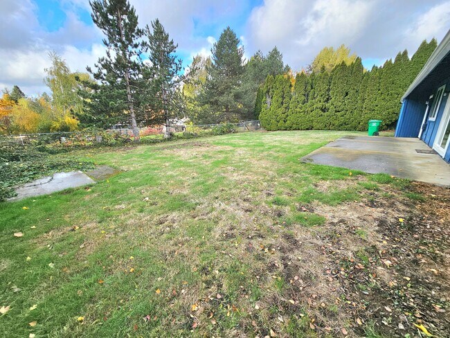 Building Photo - 7739 SE 101st Ave