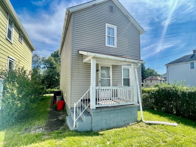 Building Photo - 301 Wykes St
