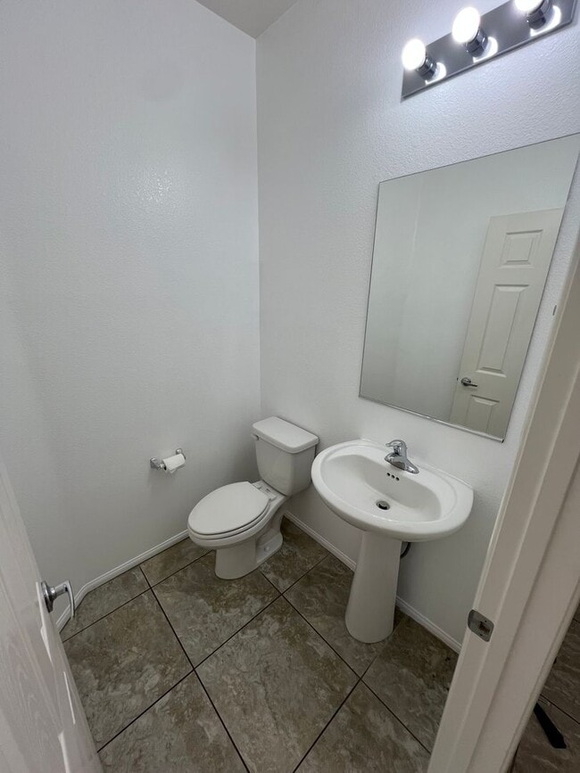 Building Photo - 5693 Point Loma Ct