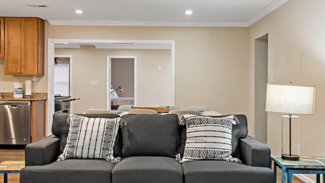 Building Photo - 7103 Highland St