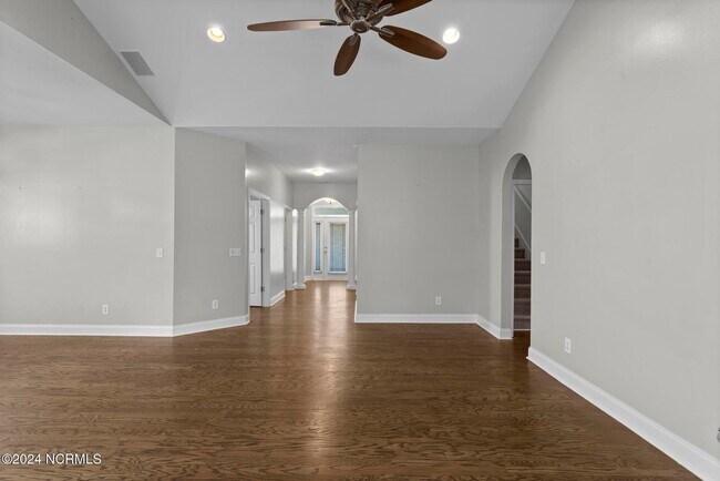 Building Photo - 412 Azalea Dr