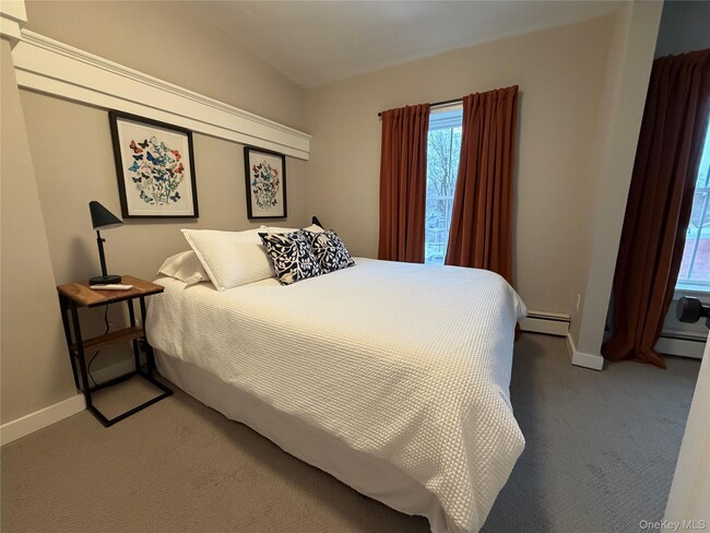 Building Photo - 1106 Main St