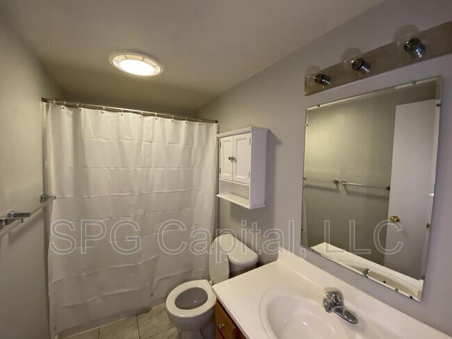 Building Photo - 239 E King St