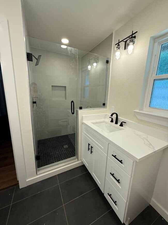 Building Photo - 2322 Lindblad Ct