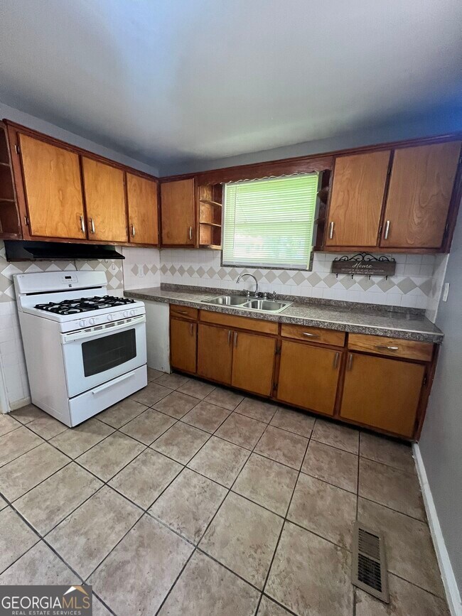 Building Photo - 2032 Dellwood Pl
