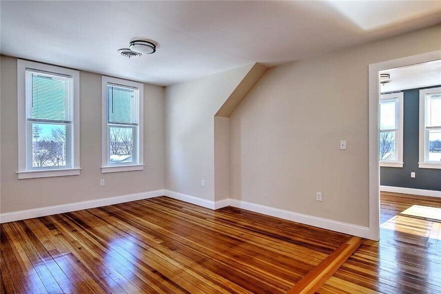 Building Photo - 45 Gordon St