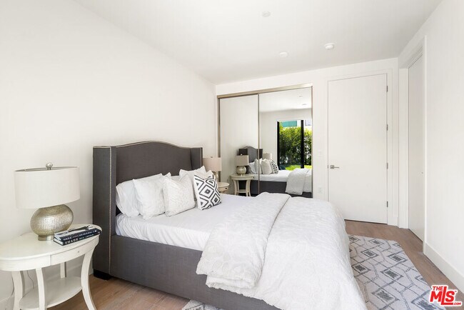 Building Photo - 3657 Regal Pl