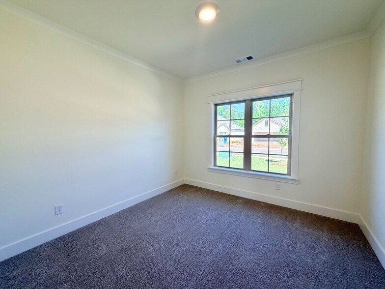 Building Photo - 513 Bristleleaf Path