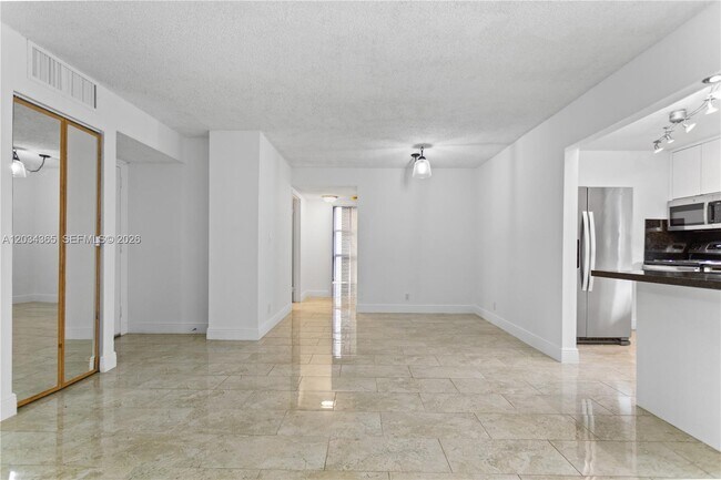 Building Photo - 17021 N Bay Rd