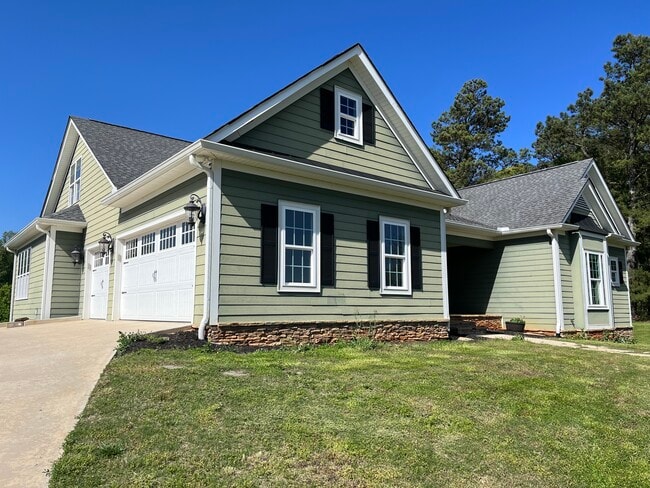 Building Photo - 8365 Wallace Wood Rd