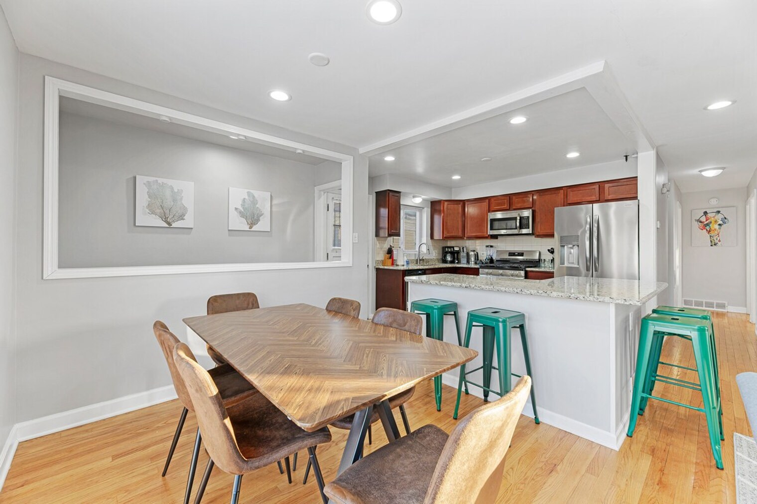 Building Photo - 3457 Main St