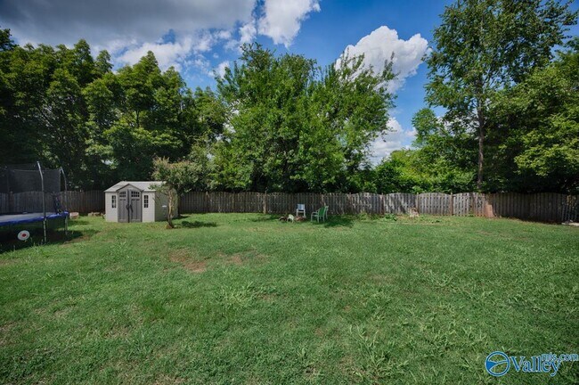 Building Photo - 2303 Buckingham Dr SW