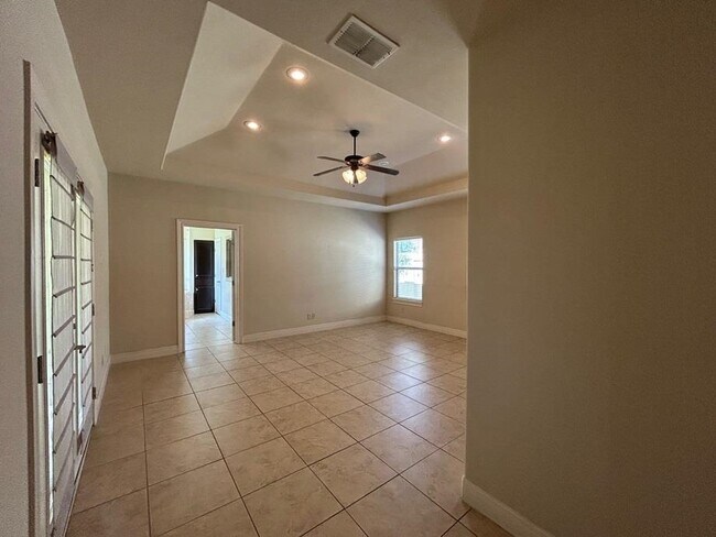 Building Photo - 3335 Hagen Lp
