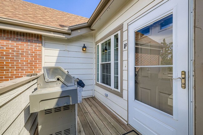 Building Photo - Move-In Ready: Serene Littleton Condo - Av...
