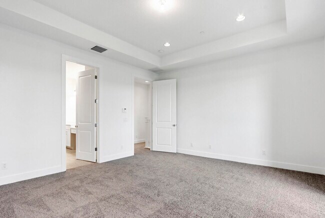 Building Photo - 12556 Gross Pointe Dr