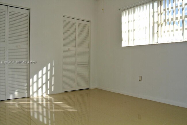 Building Photo - 6420 SW 138th Ct