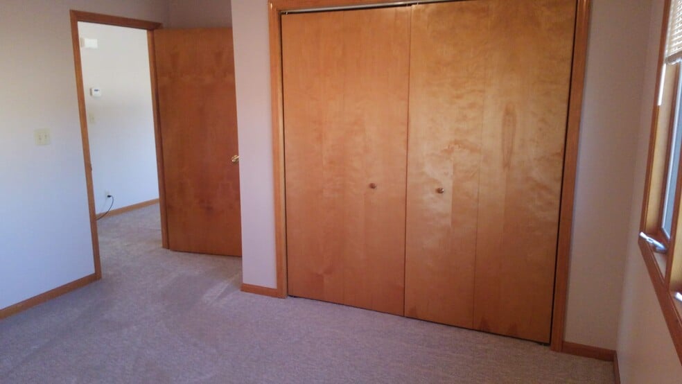 bedroom closet - 601 Thomas Dr