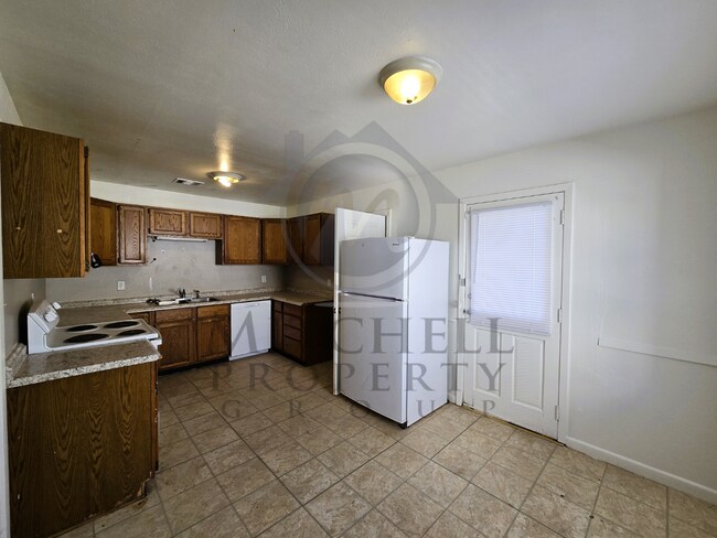 Building Photo - Spacious 4 bedroom home ready to rent!