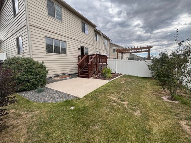 Building Photo - 4 Bedroom 3.5 Bath Townhome in Saddle Ridge!!!