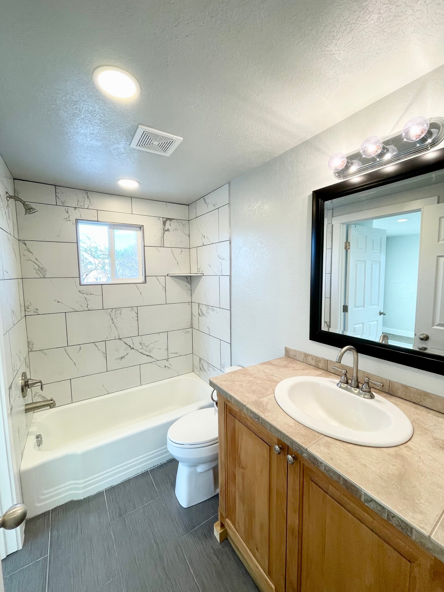 Building Photo - 564 W 5275 S