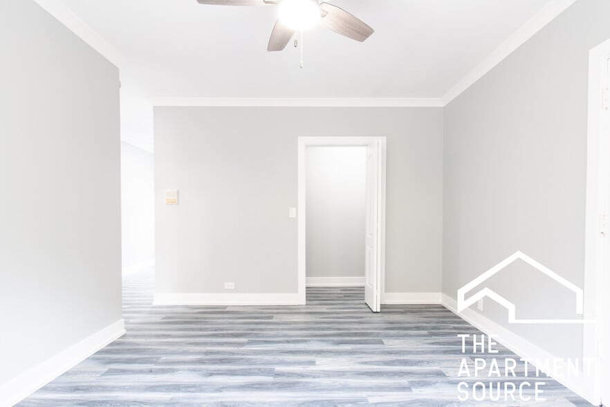 Building Photo - 3845 N Greenview Ave