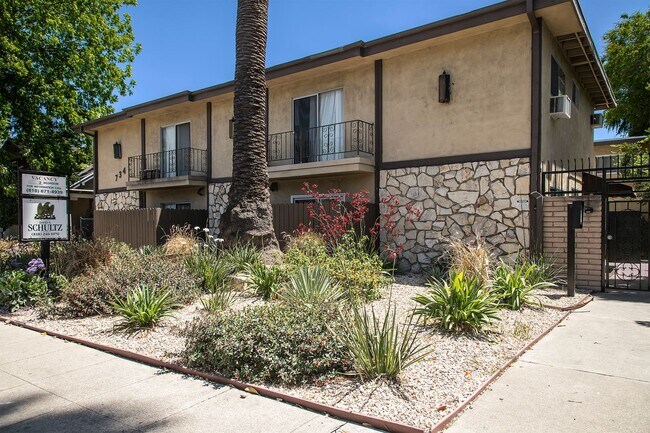 Building Photo - mou734